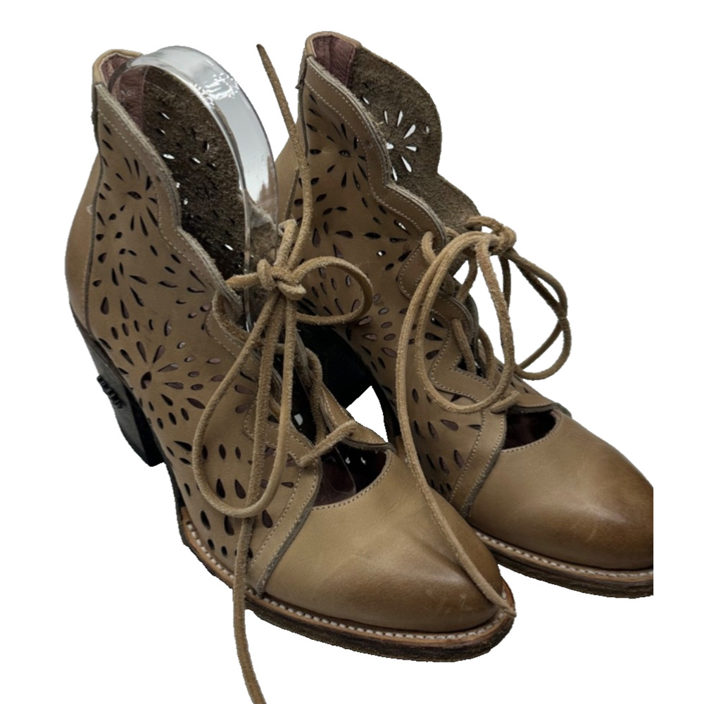 MISS MACIE WAITIN ON FRIDAY LACER CUT BOOTIES WOMENS LACE UP SIZE 7M Leather